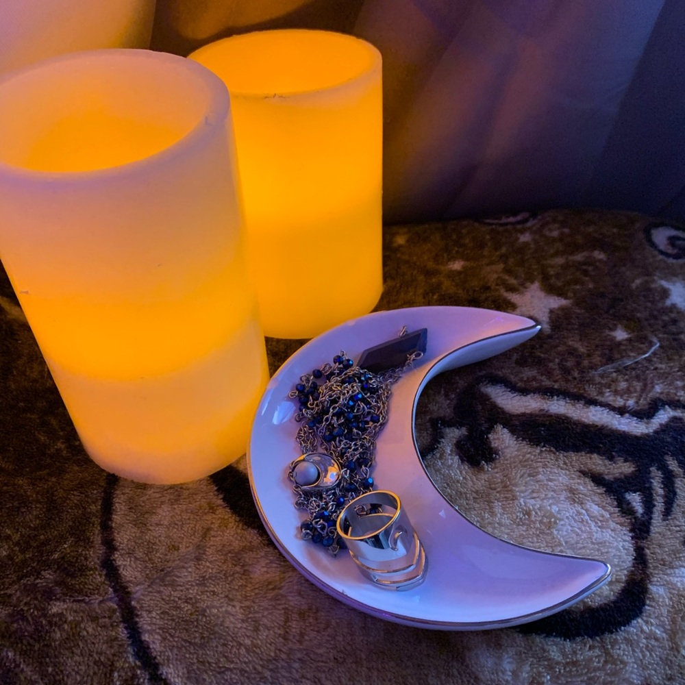Moon ring holder